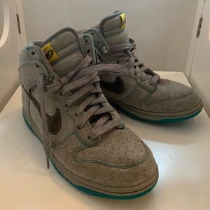 Nike Dunk Women’s high tops, Size 10